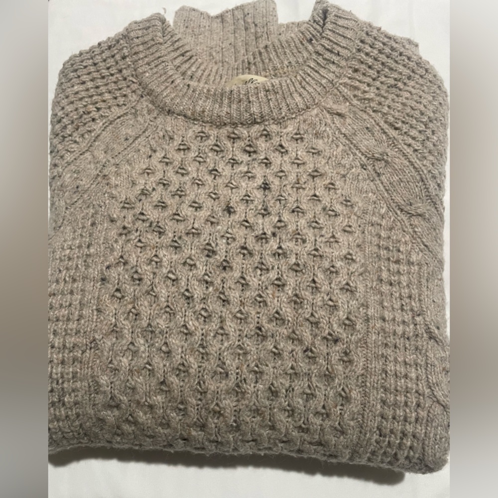 Madewell Woman’s Sweater. Oatmeal Color. Size Medium